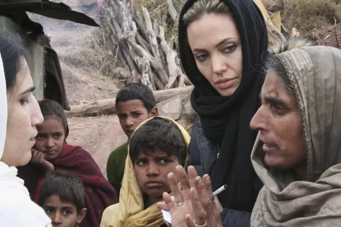 Angelina Jolie visits Pakistan for flood relief