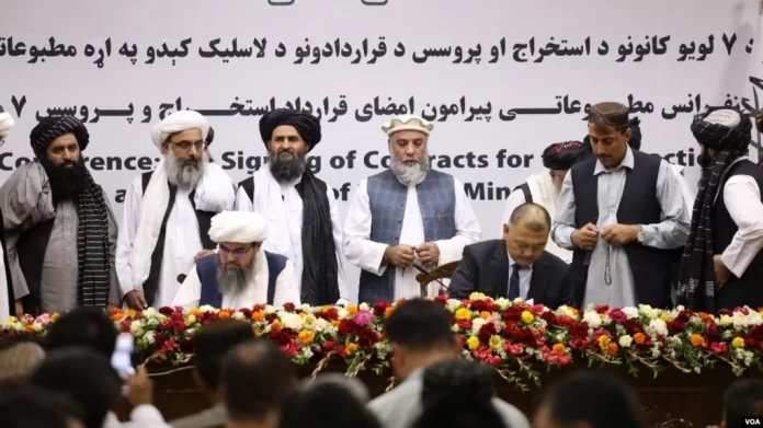 Taliban minister of mines and petroleum Shahabuddin Dilawar signs a mining contract with Chinese investors in Kabul, Afghanistan, on Aug. 31, 2023. (Taliban information office via VOA)