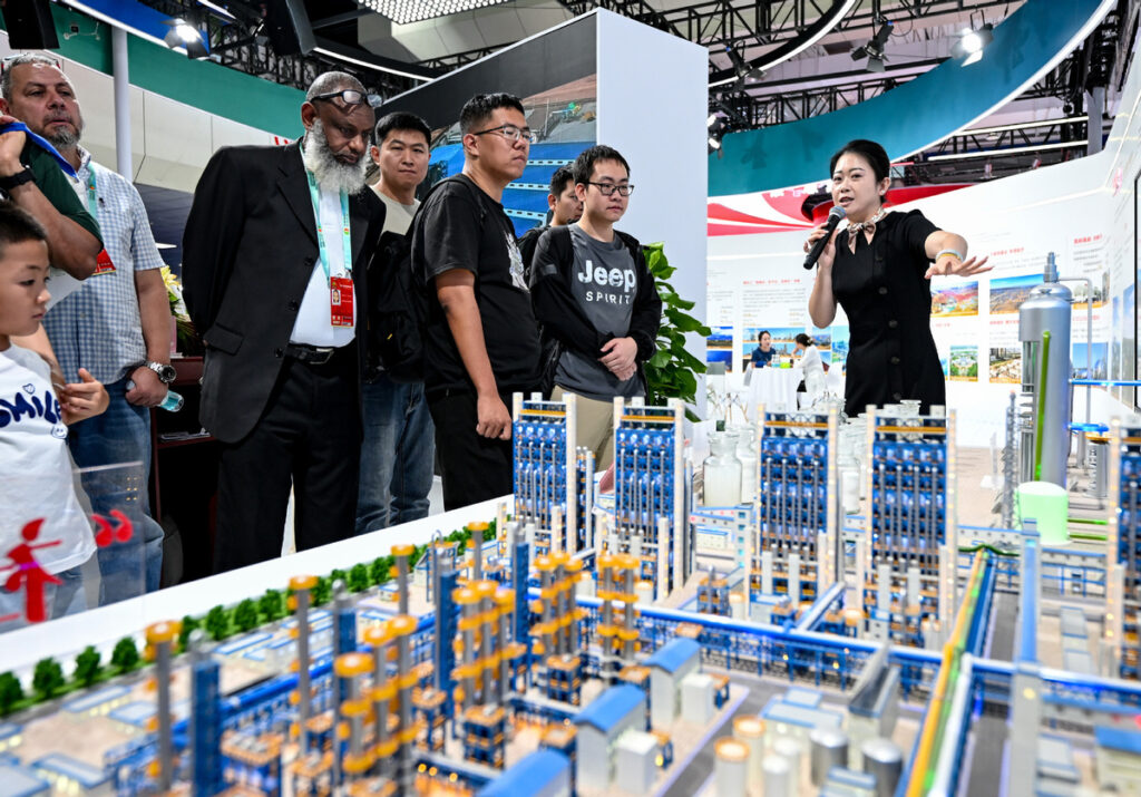Guests at the expo learn about the coal-to-liquids technology on Aug 30. FENG KAIHUA/XINHUA
