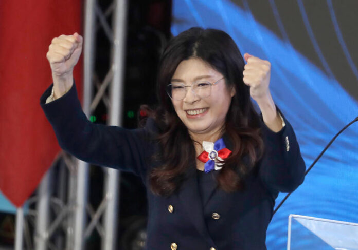 Taiwan's Leader Returns With Beijing Gift